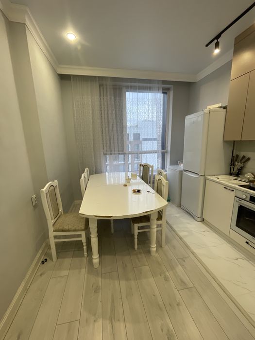 Продается кухонный столик со стульями