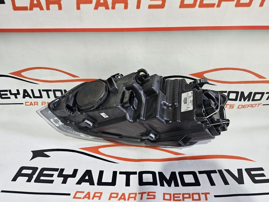 Far dreapta VW Polo 6R dupa 2009 cod 89504334 NOU