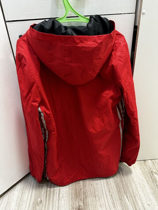 Продам ветровку НОВУЮ