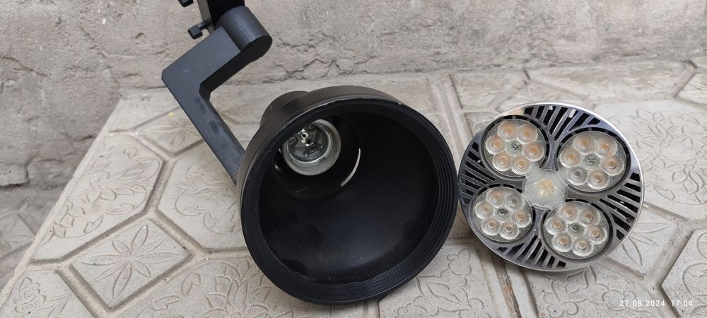 Корпуса от трековых светильников.