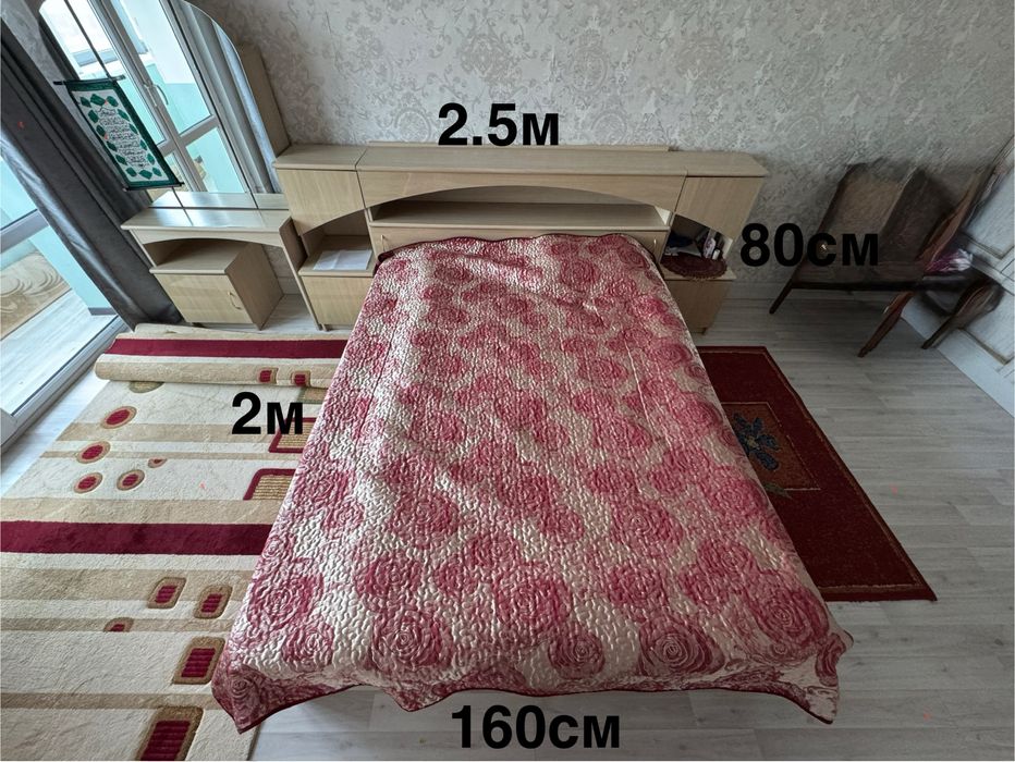 Двуспальная кровать с трюмой