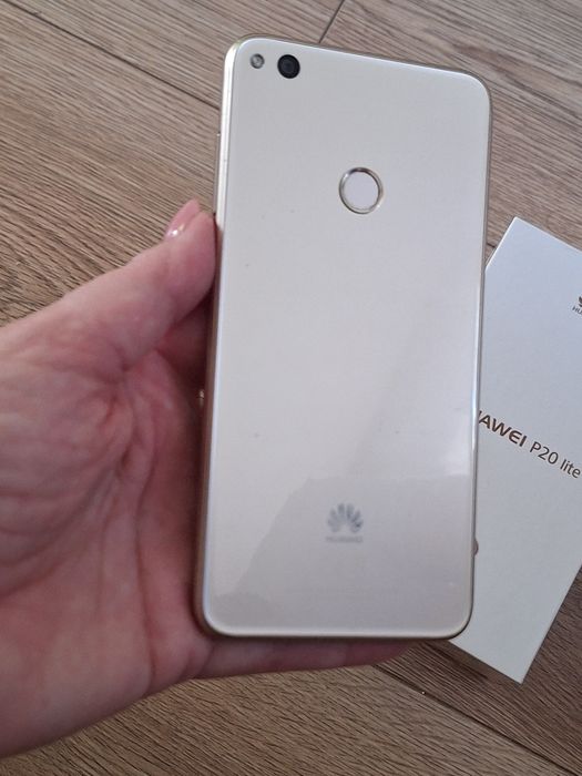 Продавам Huawei P 9  lite