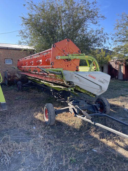 Комбайн Claas tucano 320