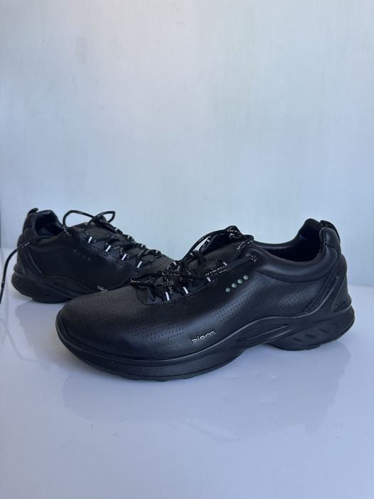 Кроссовки ECCO.