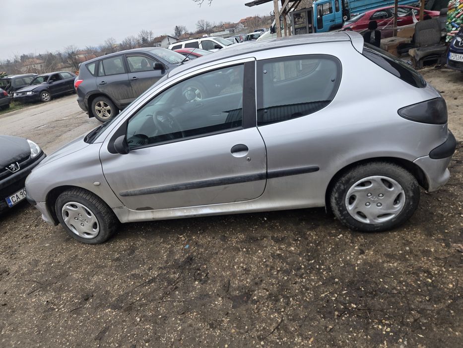 Пежо 1.4 безнин НА ЧАСТИ