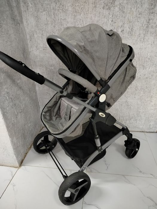 Продам десяткую коляску универсальная