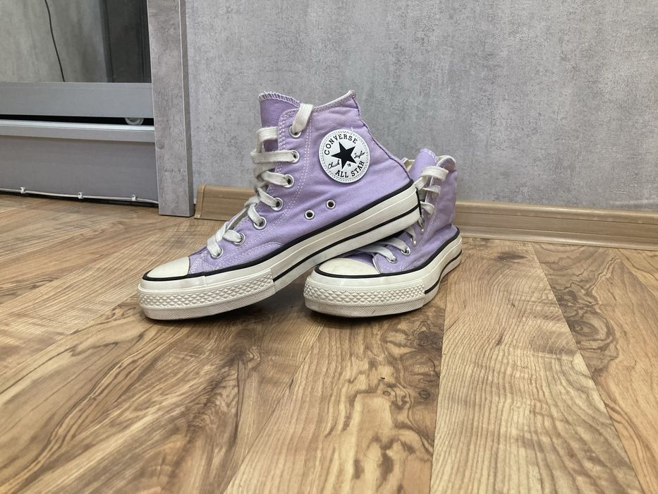 Продаются конверсы