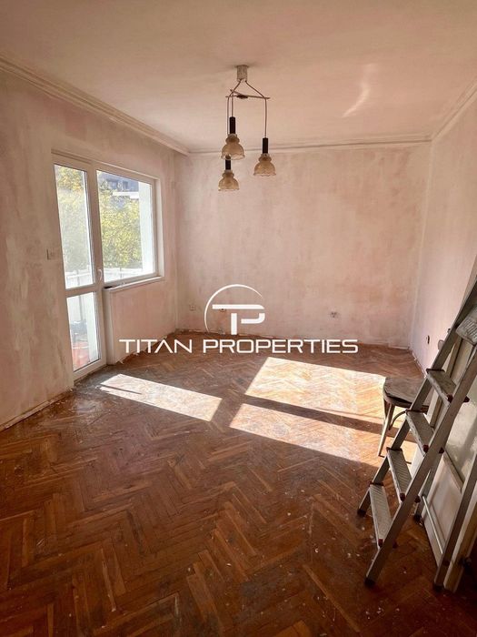 За ремонт! Двустаен апартамент в жк. Южен