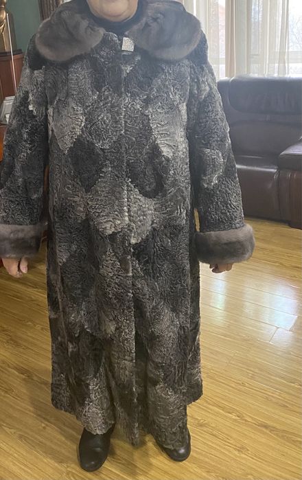 Продам каракулевую шубу
