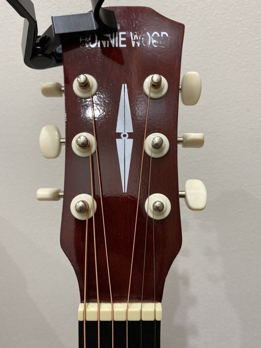 Акустическая гитара