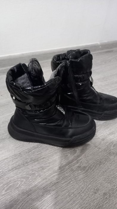 Зимняя обувь для девочки дутыши