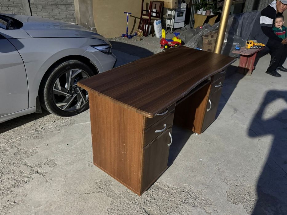 Продам компьютерный стол