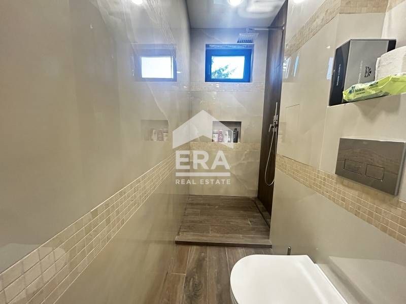 Четиристаен обзаведен апартамент за продажба, с големи стаи и собствен