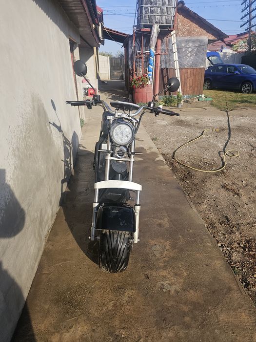 Vând moped 2000 w