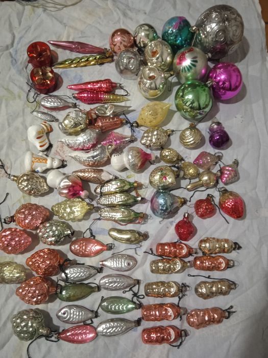 Игрушки елочные.