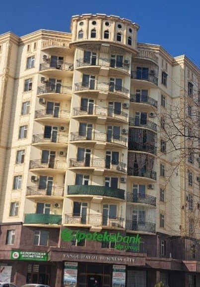 Навоий шахрида 3 хоналик ( 115 кв.м.)  квартира сотувда