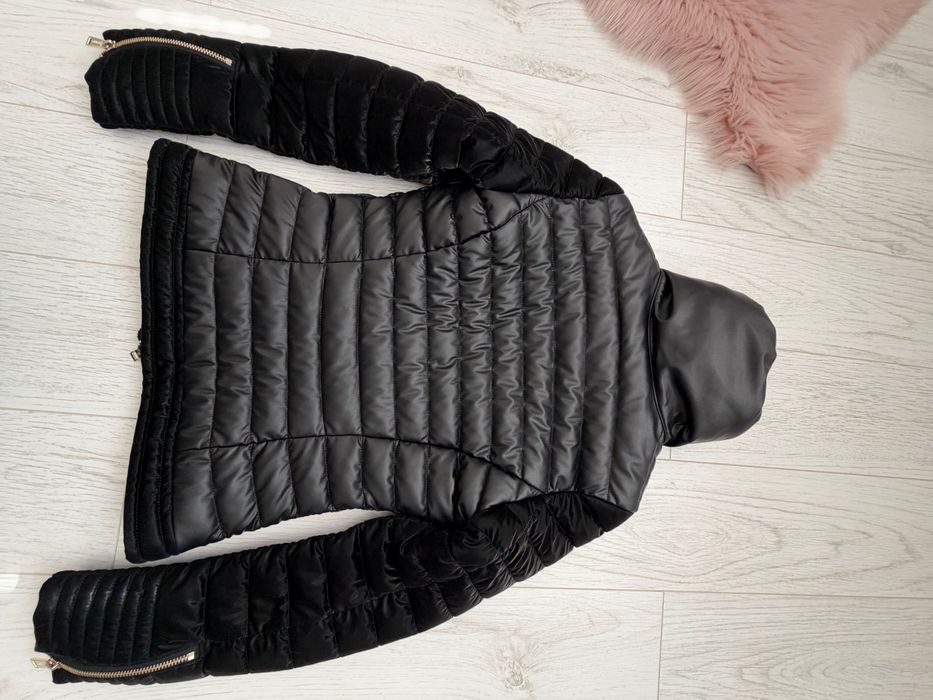 Стилно яке Guess