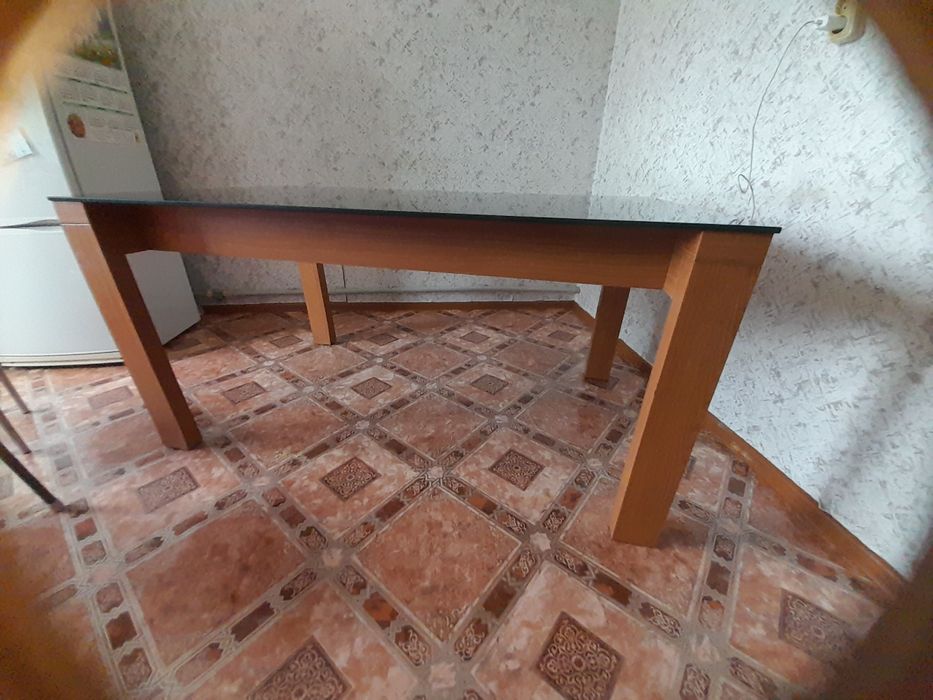 Стол сатылады. Жағдайы жақсы