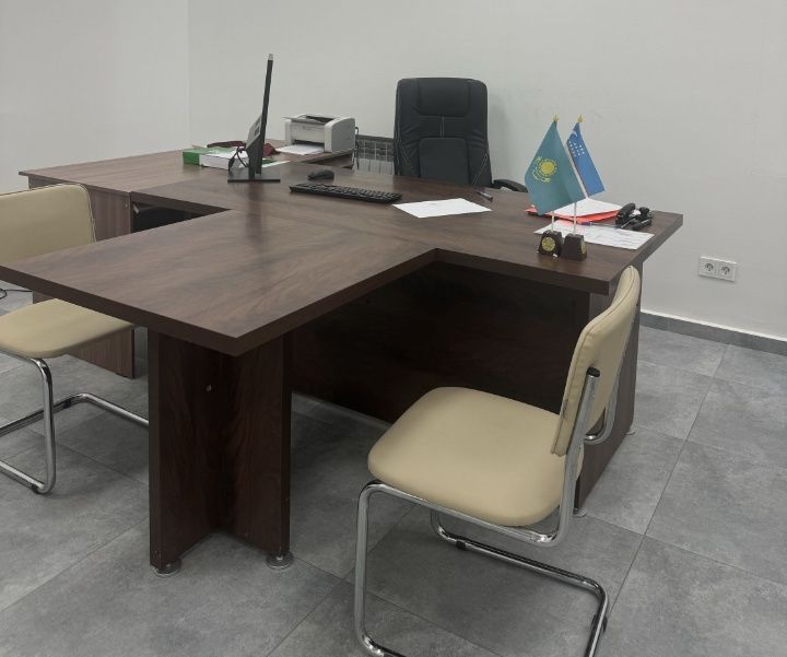 Стол руководителя……………