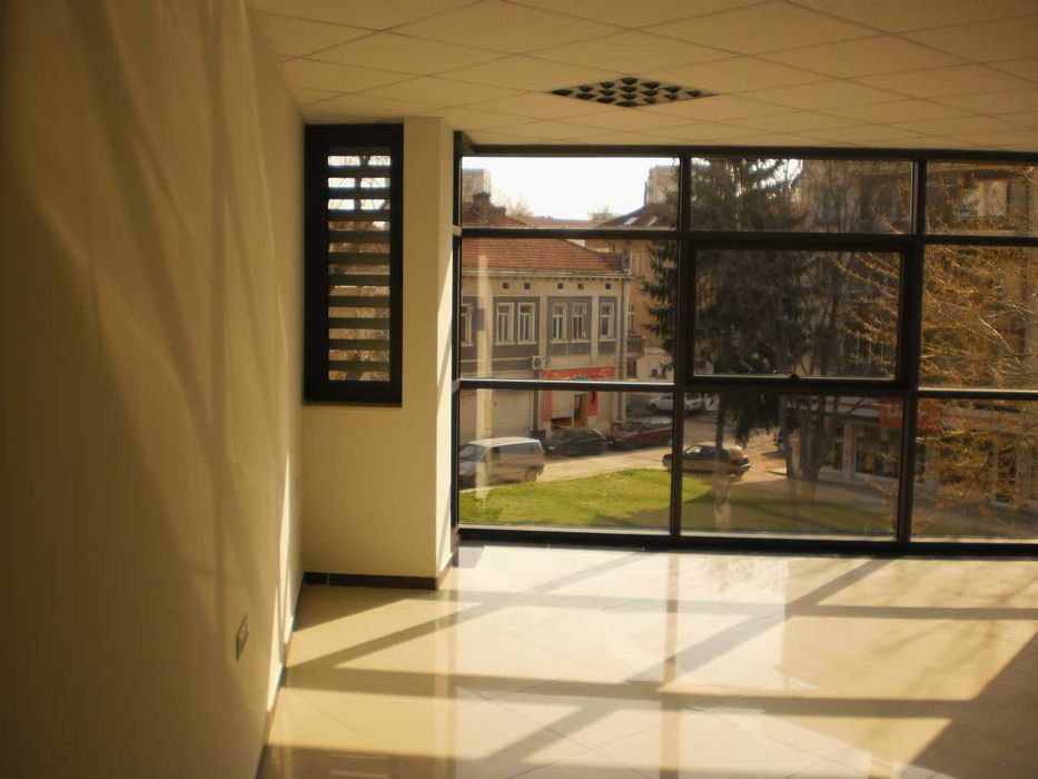 Дава се под наем Офис в Плевен, Идеален център - 65 кв.м за 366.69 € - Снимка #4