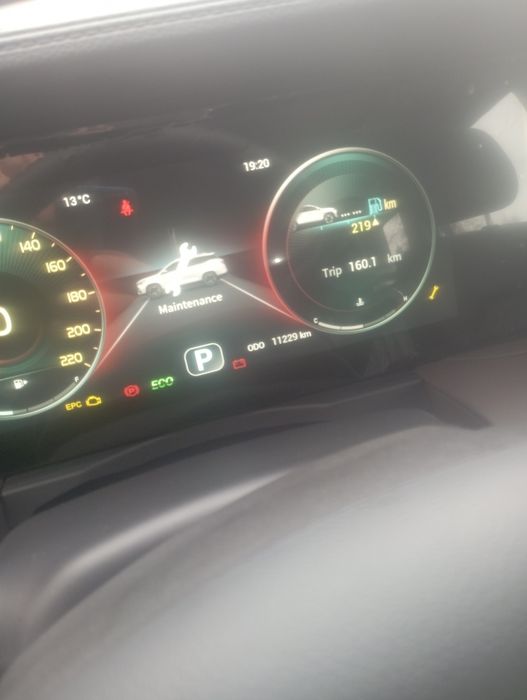 Moshina yangi ayol kishi mingan benzinda yurgan 95 da toza 25000.$