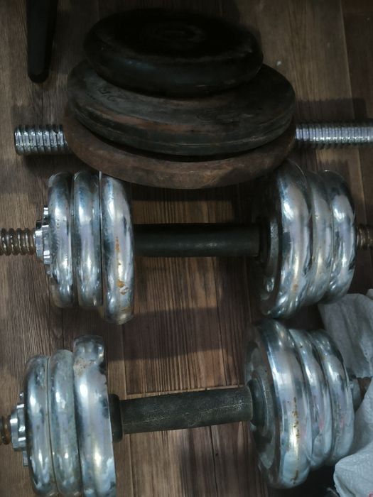 Срочно продам все срочно + дам ещё 2 гири по 16 кг и один гриф.