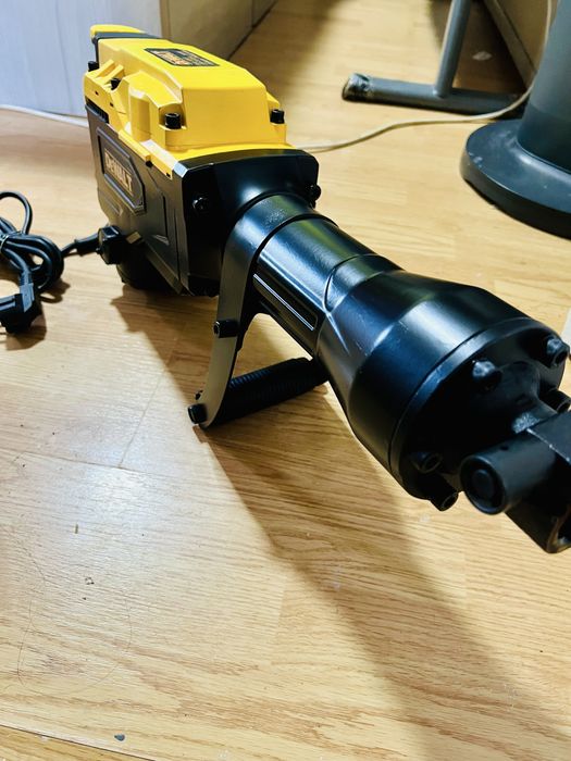 Ciocan demolator dewalt b5g 1690t 3800w 1850bpm USA
