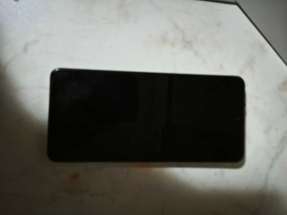 Продавам телефон Xiaomi Redmi 11 pro 5G