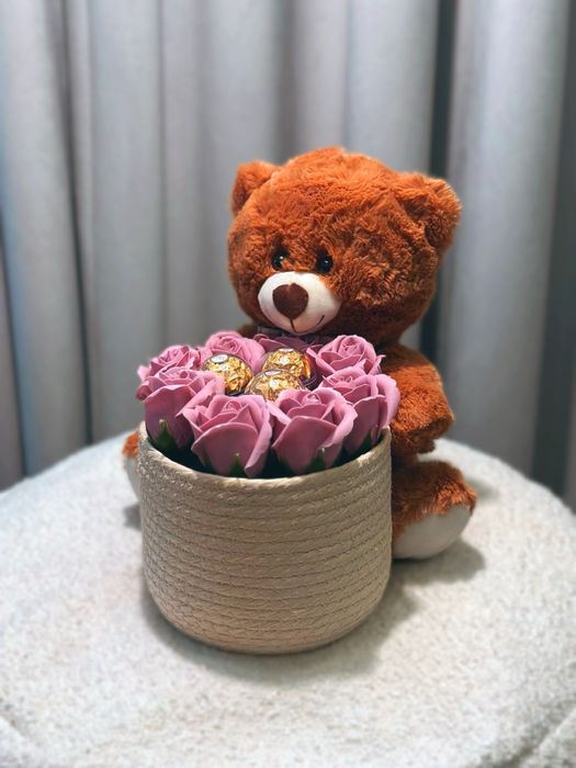 Aranjament ursulet de plus/flori de sapun