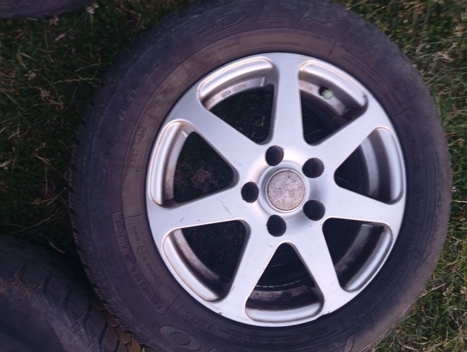 Roti 195 65 R15
"Vând anvelope 195/65