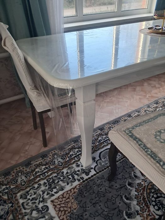 Стол в отличном состоянии