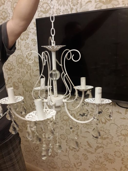 Продам люстру