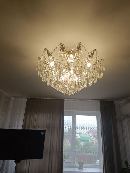 Продам красивую люстру