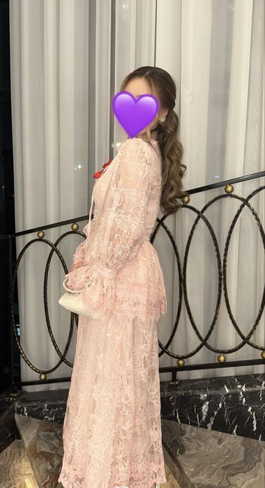 Розовое вечернее платье