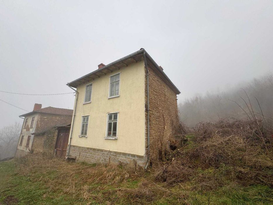 Двуетажна къща с. Колишовци, гр. Габрово