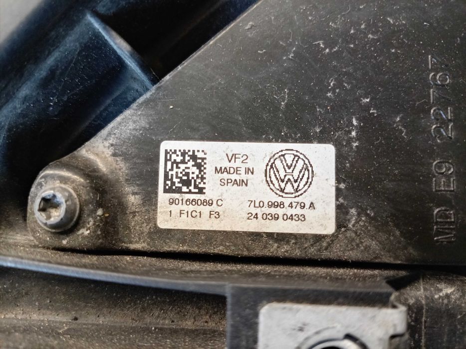 Преден десен фар Volkswagen T6.1 2019