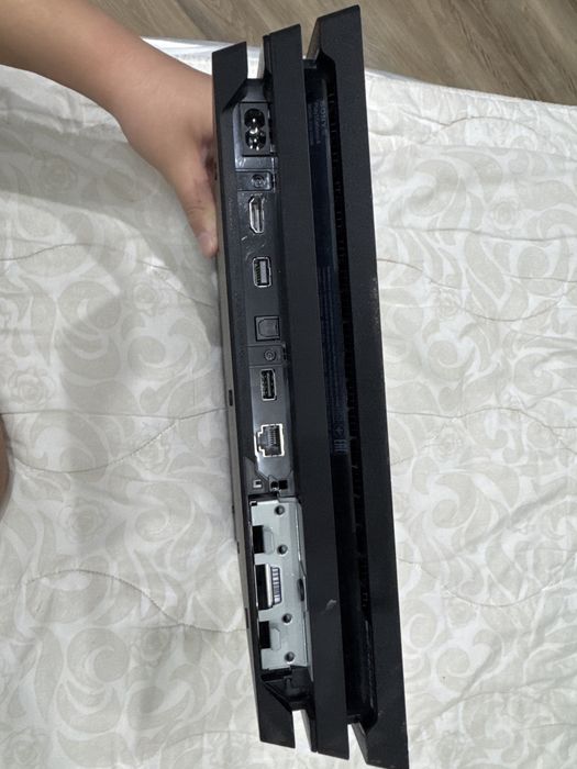 Продается Ps 4 pro 1TB