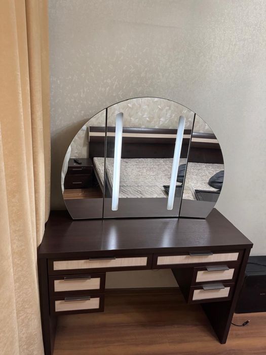 Трюмо с подсветкой