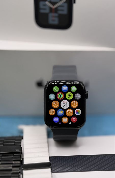 Смарт часовник Apple Watch SE 2nd Gen GPS + Cellular 44mm, Midnight Aluminum + каишки