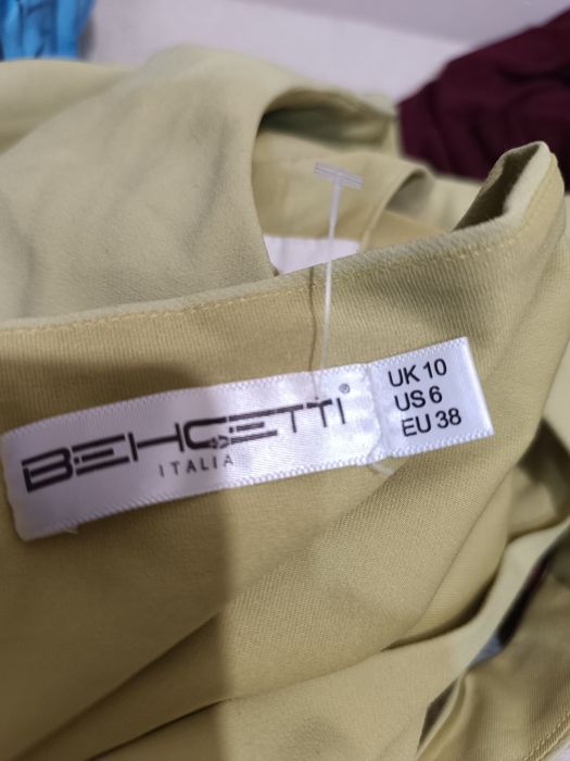 Все в одни руки, платья