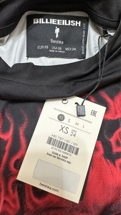 Футболки мерч Билли Айлиш от Bershka