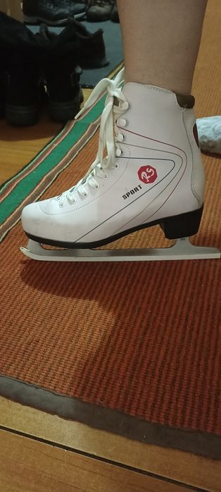 Коньки фигурные 39