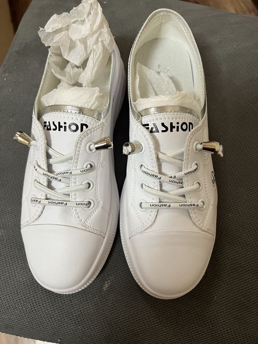 Продам кроссовки