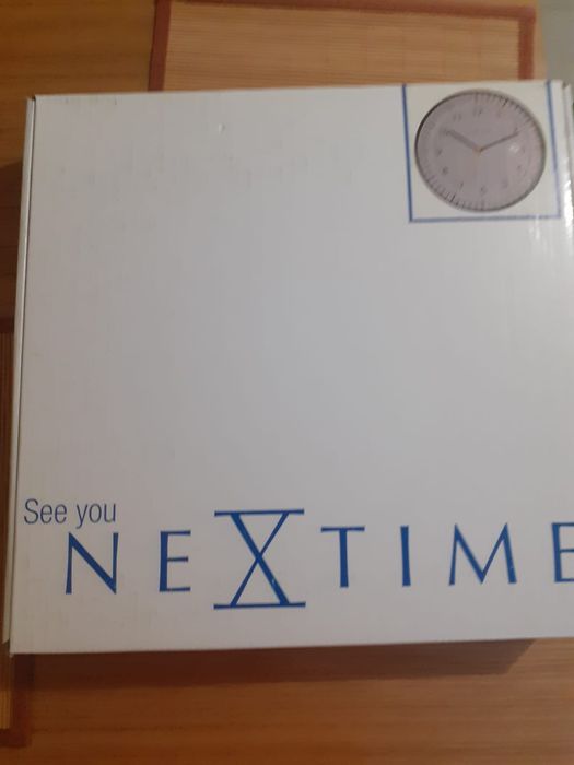 Ceas de perete Nextime, diametrul 35 cm, cu data, nou, in cutie.