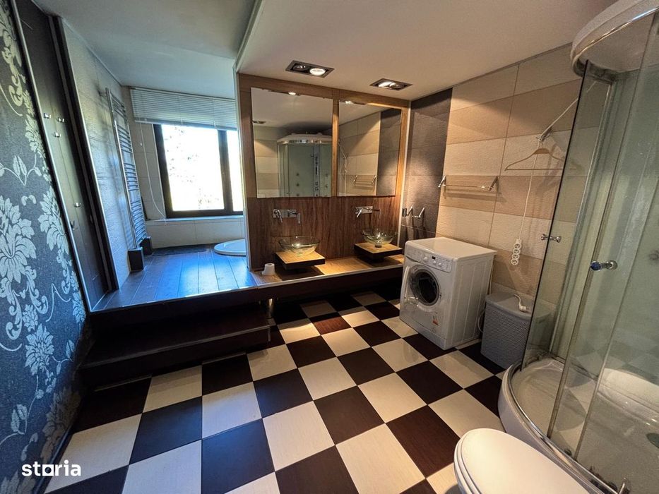 Dau in chirie apartament 3 camere Centru