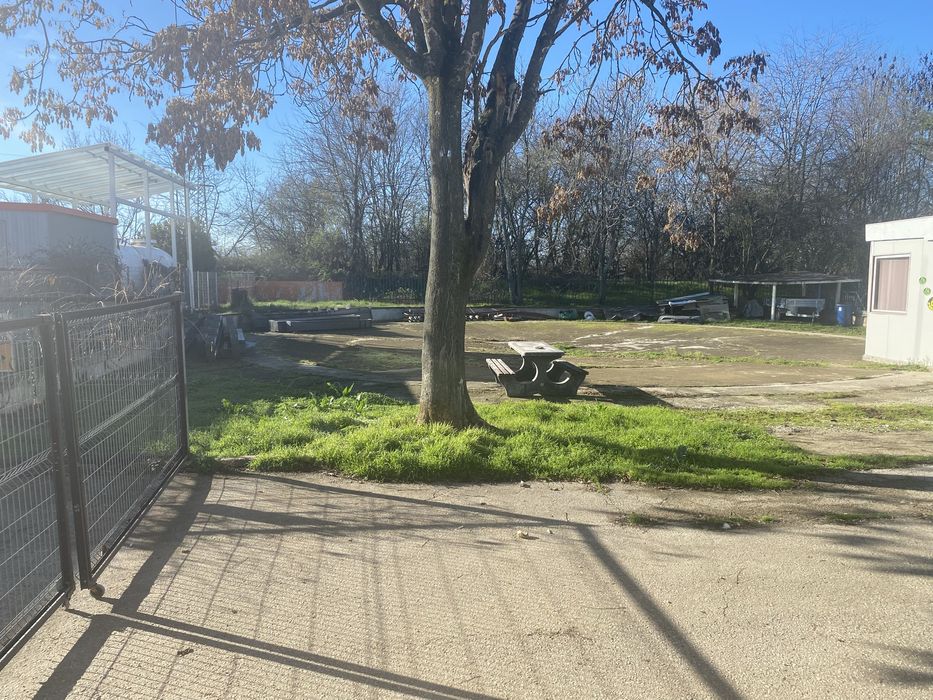 Дава се под наем Гараж / Паркомясто в Долна Оряховица - 1000 кв.м за 398.82 € - Снимка #1