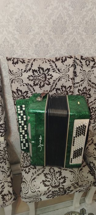 Баян Эра 74 в отличном состояний