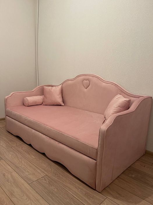 Диван-кровать с дельфин механизмом