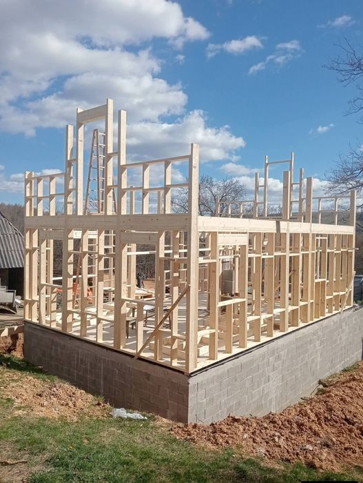 Meșterul Tău pentru Construcții din Lemn și Metal
​Transformăm orice curte într-un spațiu primitor și funcțional, punând accent pe durabilitate și fin
