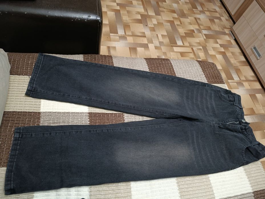 Продам женские джинсы